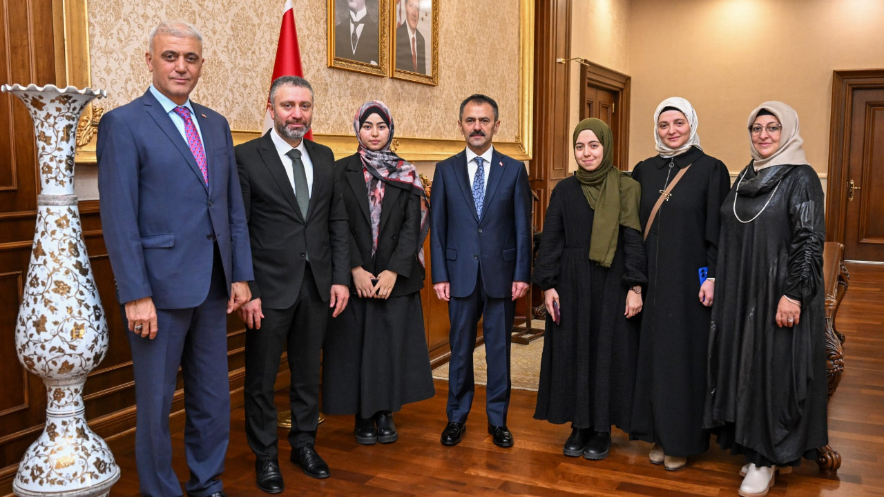 İzmit Mehmet Akif Ersoy Kız Anadolu İmam Hatip Lisesi’nden, Vali İlhami Aktaş'a ziyaret