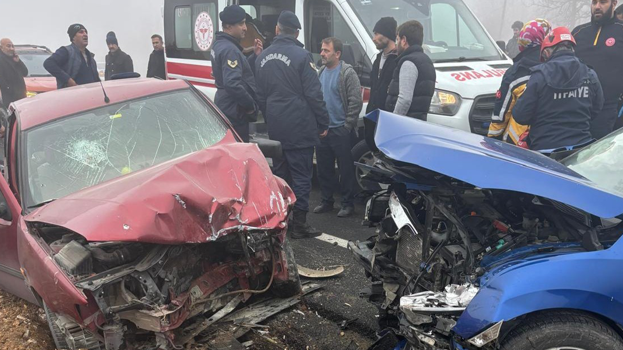 Malatya'da iki otomobil çarpıştı: 5 yaralı