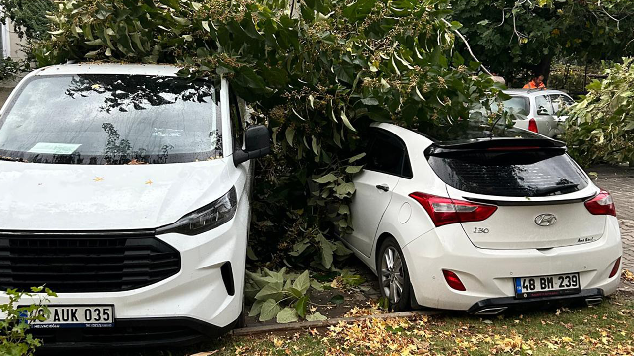 Marmaris’i fırtına vurdu!