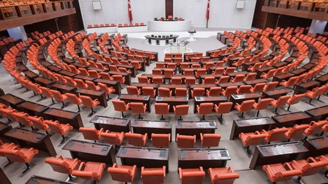 Mahkemelerin canlı yayınlanması önerisi reddedildi