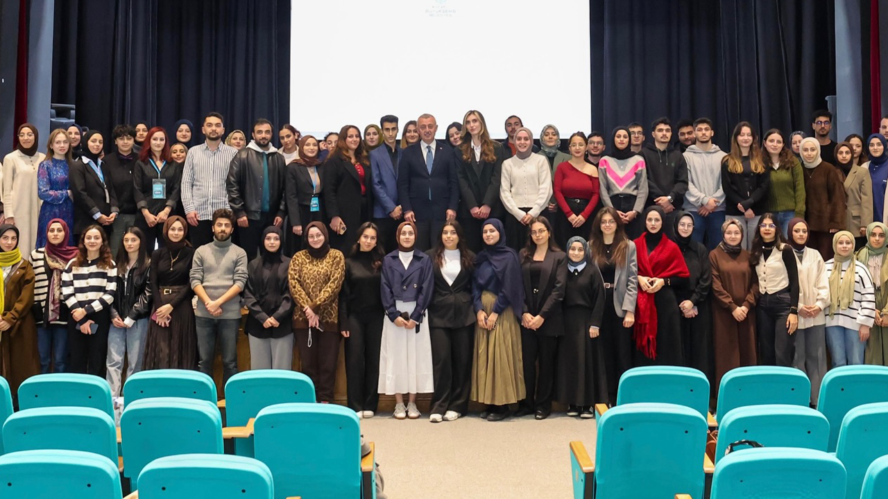 Tahir Büyükakın: Bir ülke için uzun vadede en stratejik yatırım, insanını iyi yetiştirmek olmalı