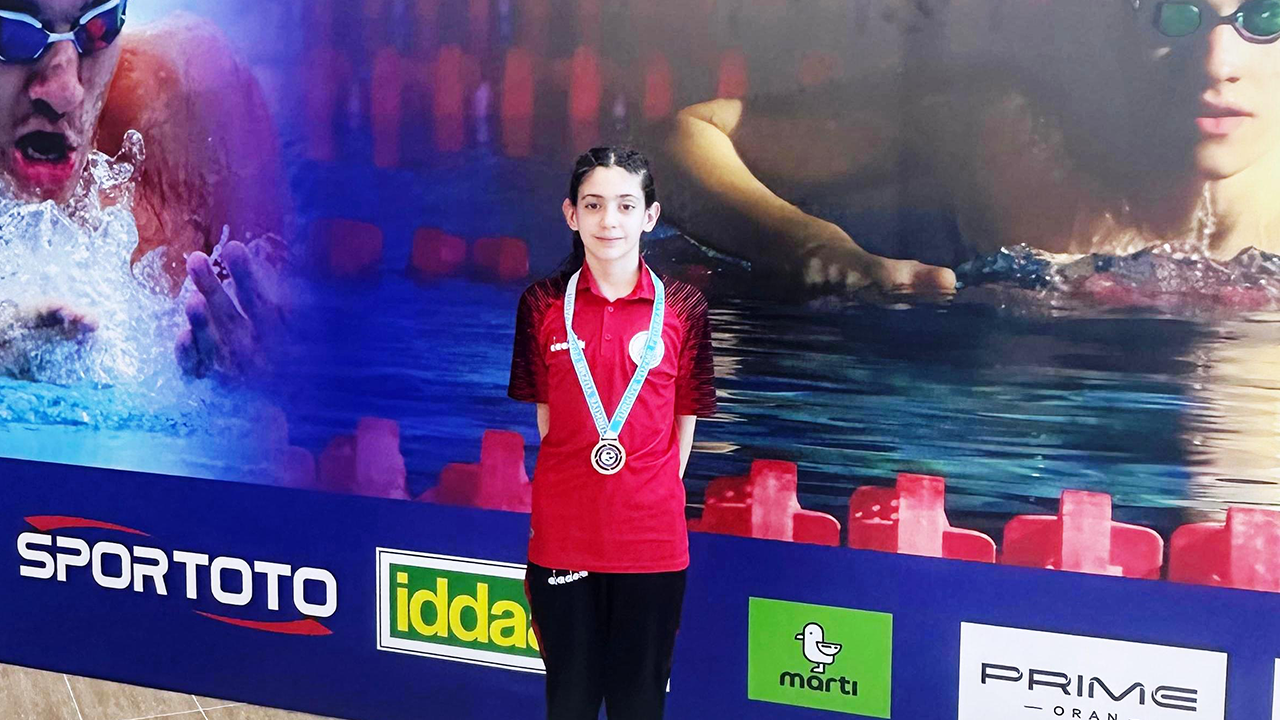 Körfezli genç yüzücü Dersu Trabzon’dan madalyayla döndü