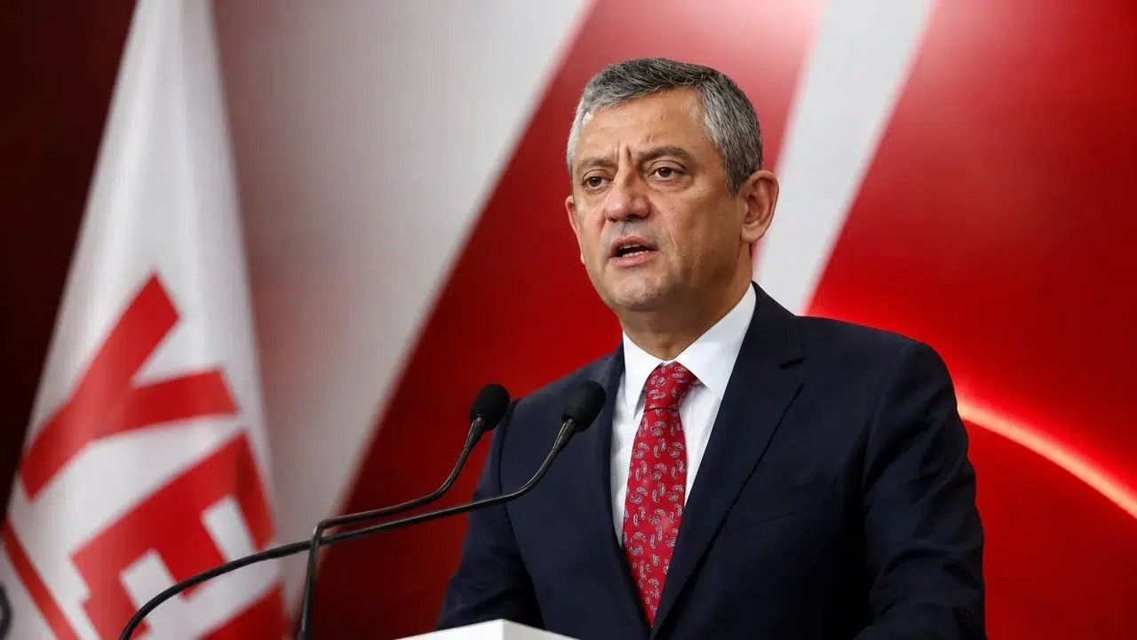 Özgür Özel'den Filenin Sultanları'na tebrik telefonu