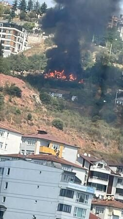 Kocaeli'de korkutan yangın! Rüzgarın etkisiyle büyüdü... - Resim : 1