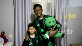 Maskot kostümünden futbolcu çıktı: Heyecandan titredi