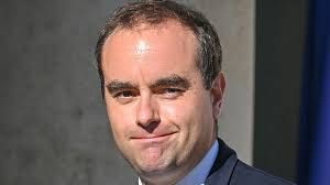 Başbakan istifa etti! - Resim: 5