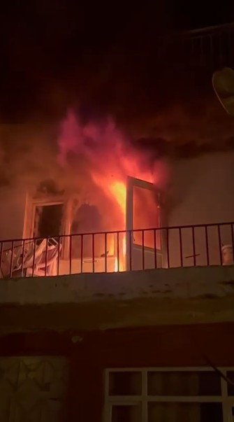 İzmit'te daire alevlere teslim oldu! - Resim : 2