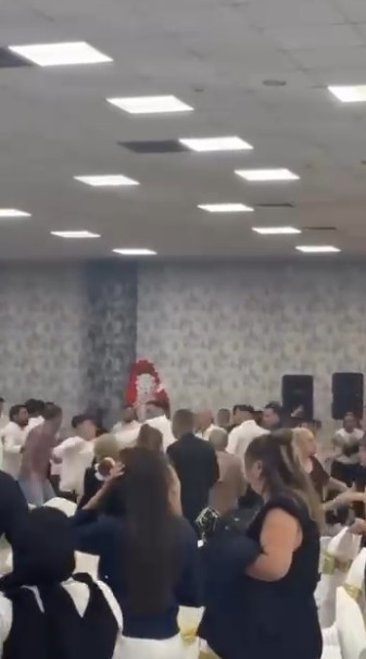 Düğünde "Hep siz oynadınız" kavgası... Bıçak, darp ve çok sayıda gözaltı! - Resim : 8