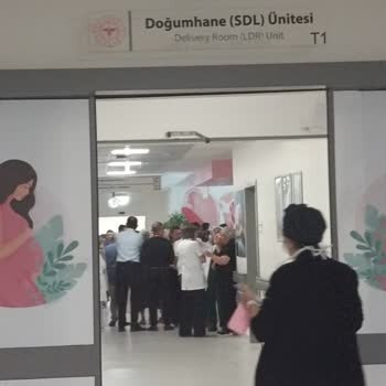 Kocaeli Şehir Hastanesi’nde bir garip görüntü; Her önüne gelen nasıl doğumhaneye girebiliyor? - Resim : 1