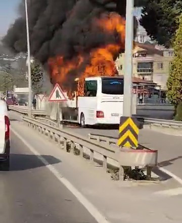Yolcu otobüsü birdenbire yanmaya başladı! - Resim : 1