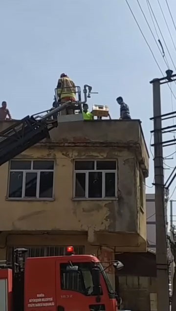 Çatıda güvercin uçururken elektrik akımına kapıldı - Resim : 3