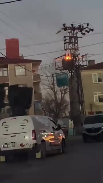 Vatandaşlar korku dolu anlar yaşadı: Darıca'da elektrik telleri ve trafolar patladı! - Resim : 1