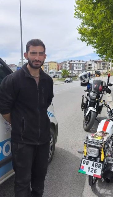 Polisi peşine takmıştı! Özür diledi - Resim : 2