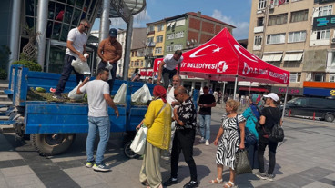 Bir kamyon dolusu karpuzu satın aldı!