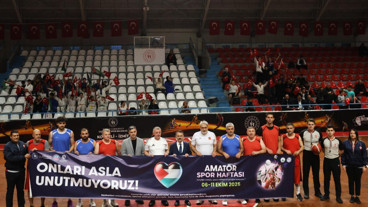 Vali İlhami Aktaş, Amatör Spor Haftası basketbol gösteri müsabakasına katıldı