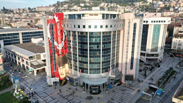 İzmit Belediyesi'nden İlker Kazan'ın 'promosyon' iddialarına yanıt: Siyaset değil, sorumsuzluktur!