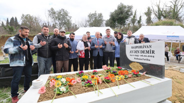 Pehlivan Aydın Demir mezarı başında anıldı