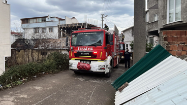 Metruk evde çıkan yangın korkuttu!