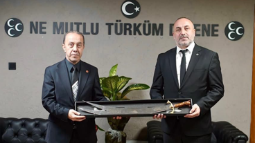 MHP İzmit’ten Kamil Akın’a hayırlı olsun ziyareti