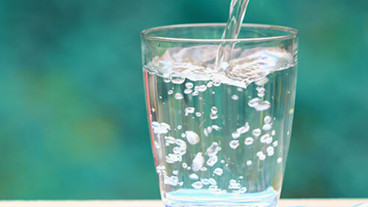 İFTARDA EZAN OKUNURKEN SU İÇİLİR Mİ? Ezan Okunurken Su İçilir Mi?