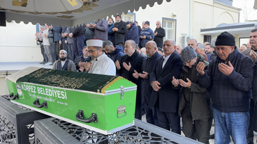 Camide kalp krizi geçirmişti; Fikri Işık'ın kuzeni son yolculuğuna uğurlandı