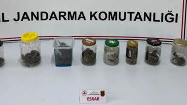 Uyuşturucular kavanozların içinden çıktı: 2 şüpheli yakalandı