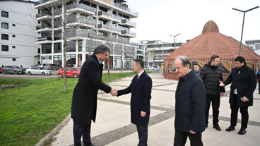 Vali İlhami Aktaş, Kartepe Belediyesi Otağ Çadırı’nı ziyaret etti