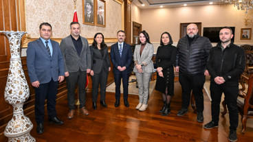 Kocaeli Elektrik Mühendisleri Odası Yeni Başkanı Çiğdem Gündoğan ve Yönetimi, Vali İlhami Aktaş'ı ziyaret etti