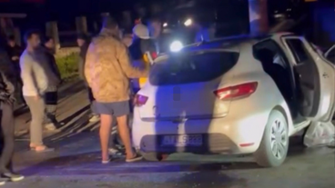 İki otomobil kavşakta birbirine girdi: 4 kişi yaralandı!