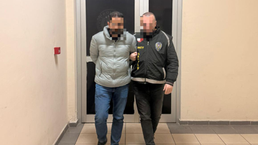 'Sahtecilikten' aranan şahıs kıskıvrak yakalandı!