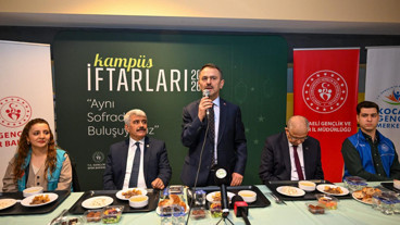 İlhami Aktaş, üniversite öğrencileriyle iftarda bir araya geldi