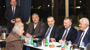 Tahir Büyükakın, şehit aileleriyle iftarda bir araya geldi