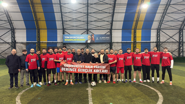 CHP'nin gençleri Derince'de buluştu: Spor ve saha çalışması bir arada!