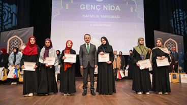 Genç Nida Hafızlık yarışmasının 2. Bölge Finalistleri Ödüllerini Vali Aktaş’tan aldı