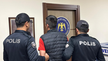 Dolandırıcılıktan aranıyordu: Kıskıvrak yakalandı