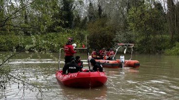 Sakarya Nehri'nde kaybolan çocuğu arama çalışmaları devam ediyor