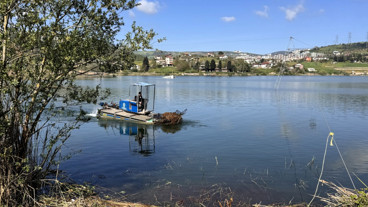 Kocaeli Büyükşehir Belediyesi, Gölkaypark’taki göleti temizledi