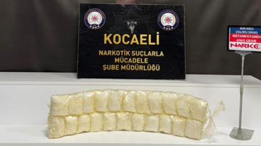 Otobüste yakalandılar; Kilolarca uyuşturucuyu üzerlerine sarmışlar!