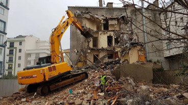 O ilçede 303 kaçak yapı tek tek yıkılacak!