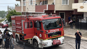 Apartman dairesinde korkutan yangın! 3 kişi etkilendi...