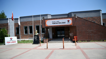 TÜBİTAK Fen Lisesi, öğrencilerinin YKS'de aldığı başarılı sonuçlarla göz doldurdu