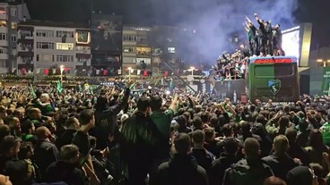 Taraftarın bekleyişi sona erdi! Şampiyonluk kutlamalarının zirve anı