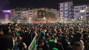 Taraftarın bekleyişi sona erdi! Şampiyonluk kutlamalarının zirve anı