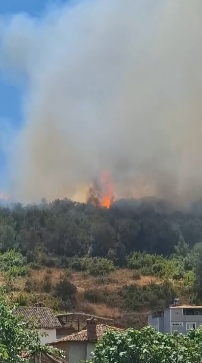 Orman yangını köydeki evlere sıçradı... Mahalleli gözyaşları içinde tahliye edildi - Resim : 3