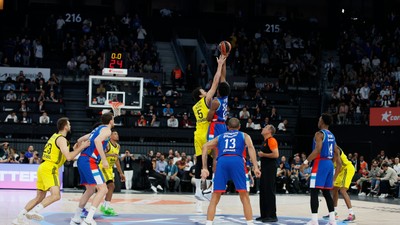 Türk derbisi Fenerbahçe Beko'nun: 78-83