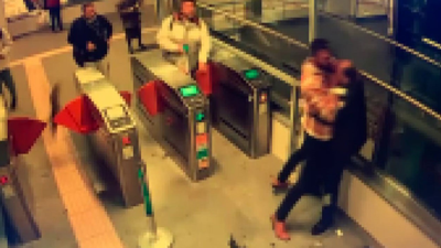 Marmaray'da polisle alkollü vatandaş tartıştı! O anlar kamerada