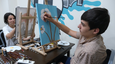 Akademi Liseler gençlere dokunmaya devam ediyor