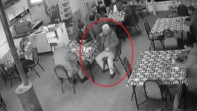 Heimlich manevrasını haberlerden öğrendi, hayat kurtardı