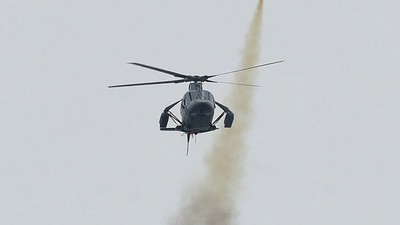 Filipinler'de korku dolu anlar: Helikopter düştü!