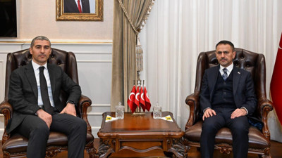 Uşak Valisi Dr. Naci Aktaş, Vali İlhami Aktaş'ı ziyaret etti